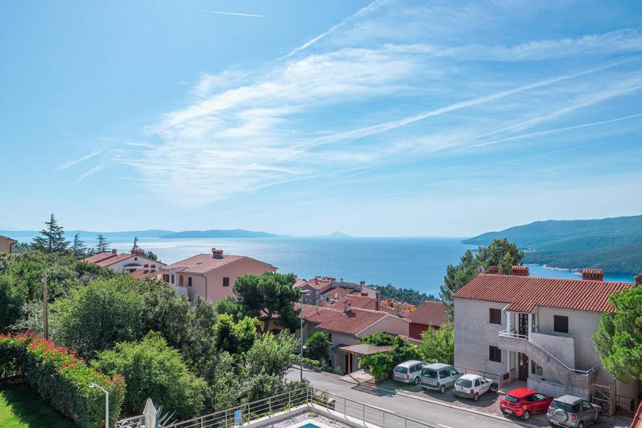 E&T Apartments With A Beautiful Pool Rabac Exterior photo